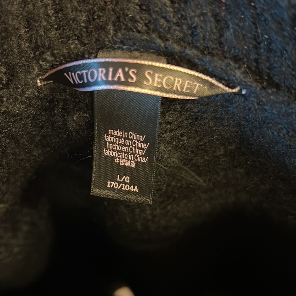 Sweater - Picture 2 of 4